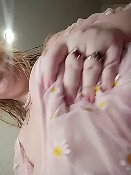 ElonaFox online show from December 2025 12:34:02 PM