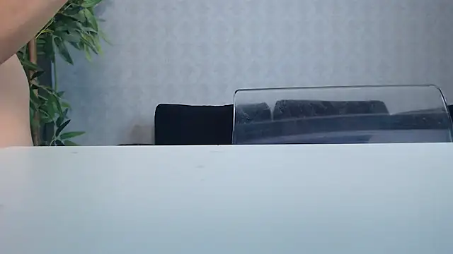 SilviaVanda online show from December 2025 07:17:02 AM