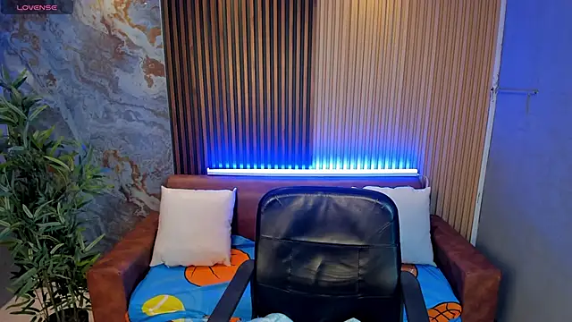 TiffanyHoustton online show from February 2026 11:43:02 AM