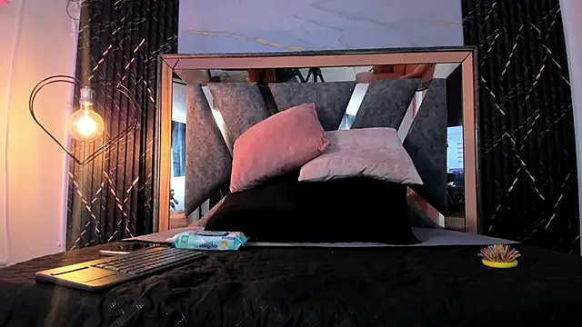 Snapshot of Hotty_redd chatting on December 2025 07:45:02 PM Hotty redd online show from December 2025 07:45:02 PM