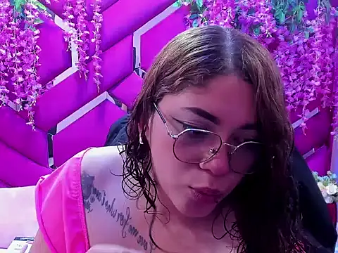 Snapshot of violeta_mon chatting on December 2025 11:52:02 AM violeta mon online show from December 2025 11:52:02 AM