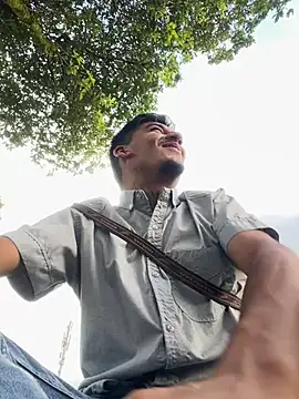 Snapshot of maxI_dick33 chatting on February 2026 10:17:01 PM maxI dick33 online show from February 2026 10:17:01 PM