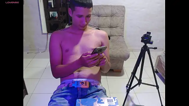 Snapshot of maxI_dick33 chatting on July 2026 01:23:01 AM maxI dick33 online show from July 2026 01:23:01 AM