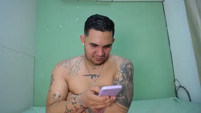 Snapshot of CRAZY_PARTYY_ chatting on December 2025 03:59:02 AM CRAZY PARTYY online show from December 2025 03:59:02 AM