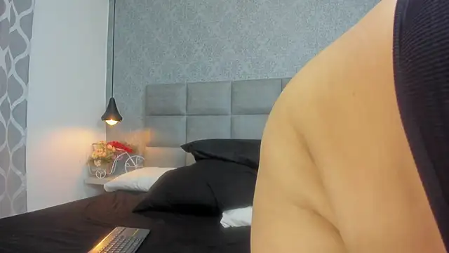 emilyy r online show from February 2026 07:13:02 PM