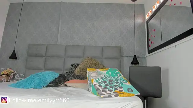 emilyy r online show from April 2026 06:59:02 PM