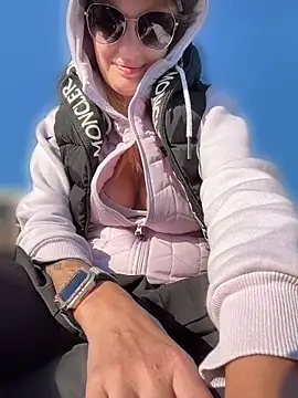 Snapshot of Betsy chatting on April 2026 02:55:02 PM Betsy online show from April 2026 02:55:02 PM