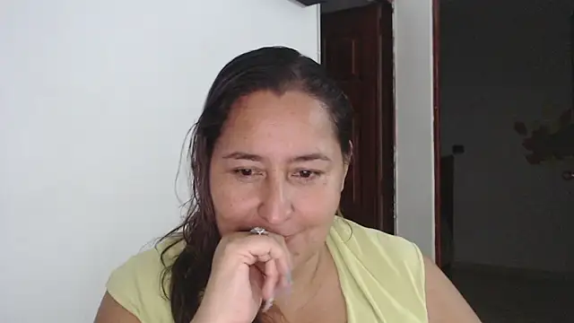 Snapshot of VioletBruces chatting on December 2025 12:41:02 AM VioletBruces online show from December 2025 12:41:02 AM