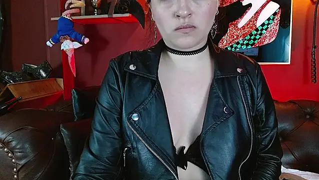 Snapshot of LunaTikka chatting on March 2026 10:07:01 PM LunaTikka online show from March 2026 10:07:01 PM