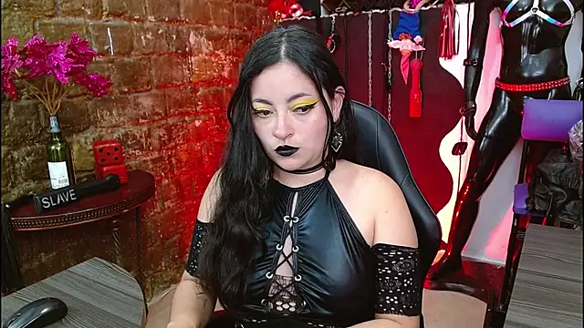 Snapshot of LunaTikka chatting on April 2026 06:53:02 PM LunaTikka online show from April 2026 06:53:02 PM