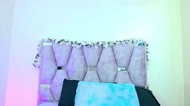 iris and damian online show from March 2026 05:18:02 PM