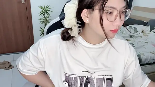 Snapshot of Ni-Ni_2K chatting on July 2026 11:42:01 PM Ni-Ni 2K online show from July 2026 11:42:01 PM