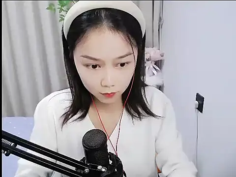 Snapshot of mili923 chatting on December 2025 02:04:02 PM mili923 online show from December 2025 02:04:02 PM