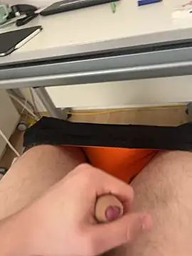 hannes256102 online show from March 2026 11:54:01 AM