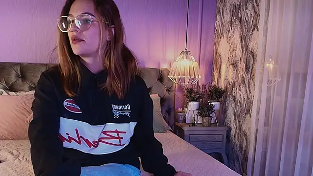 Nia  S online show from January 2026 12:09:02 PM