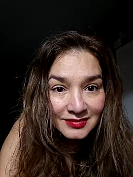 Snapshot of CheChy_ chatting on December 2025 06:06:01 AM CheChy online show from December 2025 06:06:01 AM