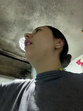 Snapshot of Alix_Rousses21 chatting on December 2025 04:13:01 PM Alix Rousses21 online show from December 2025 04:13:01 PM