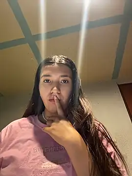 Snapshot of Alix_Rousses21 chatting on April 2026 12:04:01 AM Alix Rousses21 online show from April 2026 12:04:01 AM