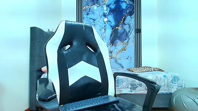 Valentina and sneider  online show from February 2026 07:11:01 PM