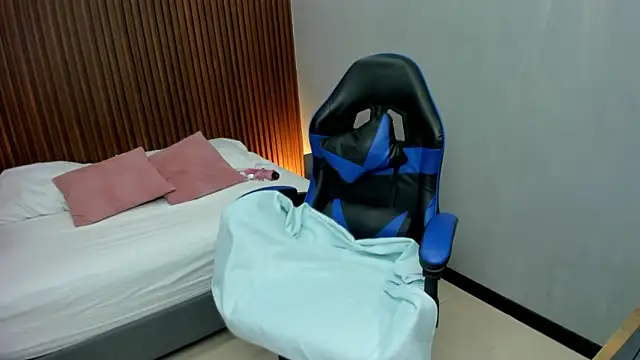 madison saenzz online show from February 2026 12:34:02 PM