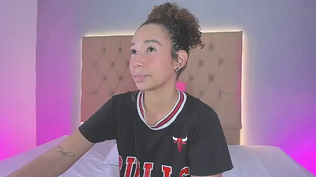 EmmaLawrence  online show from February 2026 07:53:01 PM