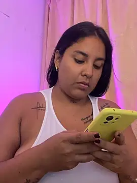 Snapshot of YenthCorona chatting on April 2026 02:25:01 AM YenthCorona online show from April 2026 02:25:01 AM