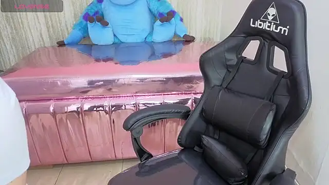 eva smit t online show from March 2026 02:06:01 AM