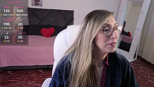 Snapshot of Scarlett_079 chatting on May 2026 11:39:02 AM Scarlett 079 online show from May 2026 11:39:02 AM