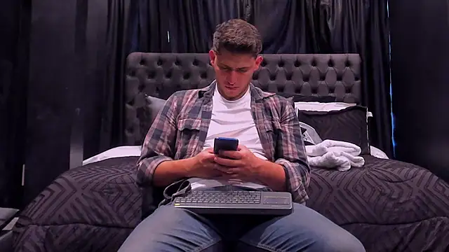 Snapshot of big__friends chatting on April 2026 07:25:02 PM big friends online show from April 2026 07:25:02 PM