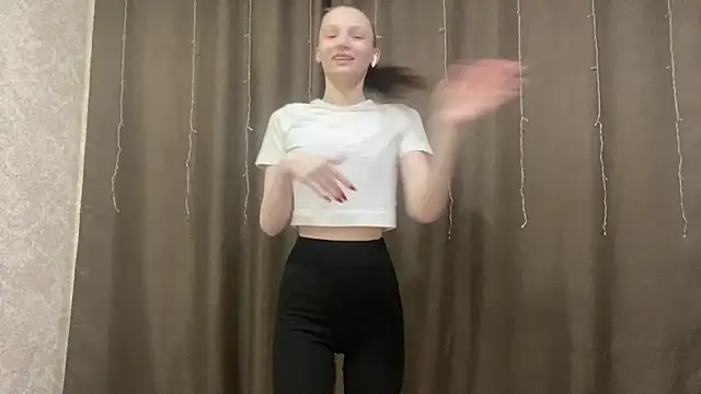 Snapshot of Cleonoth2o chatting on April 2026 06:13:02 PM Cleonoth2o online show from April 2026 06:13:02 PM