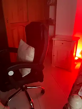 EmiHarrys online show from December 2025 10:14:01 PM