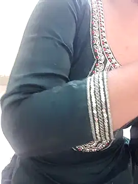 Snapshot of Riya_rani8 chatting on April 2026 03:05:01 PM Riya rani8 online show from April 2026 03:05:01 PM