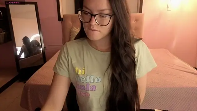 Snapshot of Sara_valderrama_ chatting on May 2026 12:21:01 PM Sara valderrama online show from May 2026 12:21:01 PM