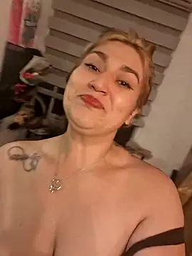 Magenta Moon online show from January 2026 11:43:02 PM