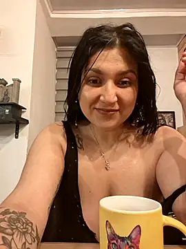 Snapshot of Magenta_Moon chatting on April 2026 11:38:01 PM Magenta Moon online show from April 2026 11:38:01 PM