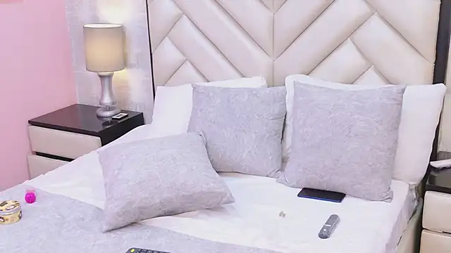 Snapshot of HeatherHazell chatting on December 2025 03:39:01 PM HeatherHazell online show from December 2025 03:39:01 PM