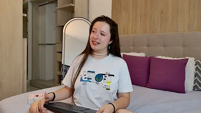 Snapshot of BellaFlecher chatting on March 2026 01:26:01 PM BellaFlecher online show from March 2026 01:26:01 PM