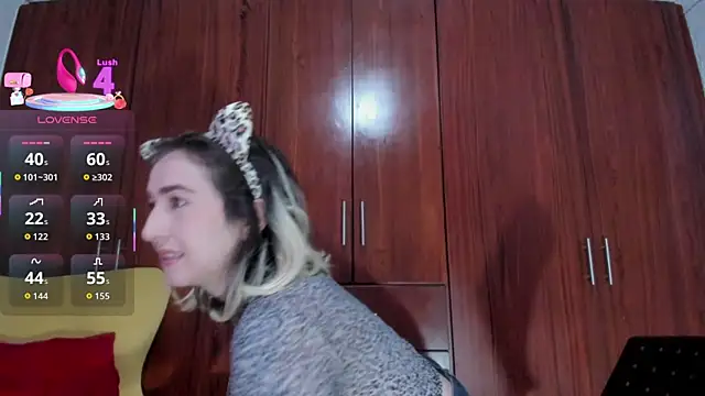 Snapshot of carly_grasso chatting on October 2025 09:32:01 AM carly grasso online show from October 2025 09:32:01 AM