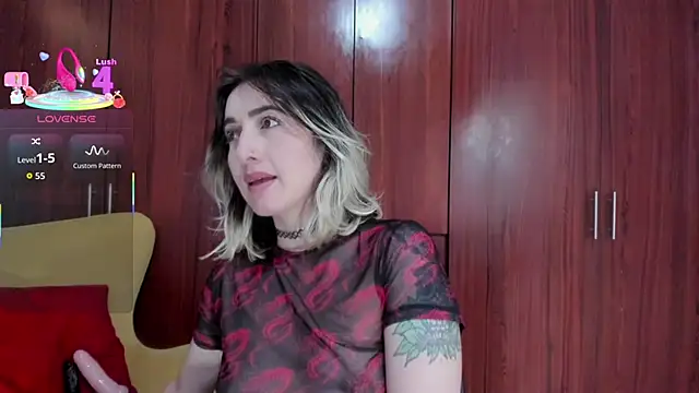 Snapshot of carly_grasso chatting on November 2025 03:55:02 PM carly grasso online show from November 2025 03:55:02 PM