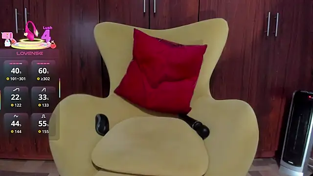 Snapshot of carly_grasso chatting on December 2025 11:37:01 AM carly grasso online show from December 2025 11:37:01 AM