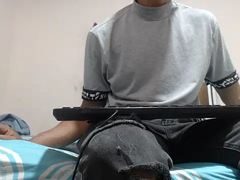 Snapshot of Santy_horny_boy chatting on December 2025 10:36:01 PM Santy horny boy online show from December 2025 10:36:01 PM