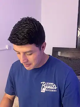 Snapshot of Goldenknight33 chatting on March 2026 12:49:01 PM Goldenknight33 online show from March 2026 12:49:01 PM