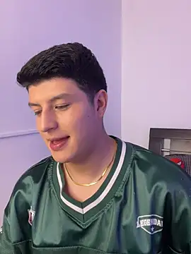 Snapshot of Goldenknight33 chatting on April 2026 03:09:01 PM Goldenknight33 online show from April 2026 03:09:01 PM