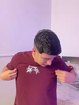 Snapshot of Goldenknight33 chatting on April 2026 02:12:01 PM Goldenknight33 online show from April 2026 02:12:01 PM