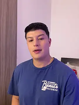 Snapshot of Goldenknight33 chatting on April 2026 01:07:01 PM Goldenknight33 online show from April 2026 01:07:01 PM