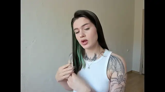 Snapshot of NikkieKitty chatting on April 2026 11:24:02 AM NikkieKitty online show from April 2026 11:24:02 AM