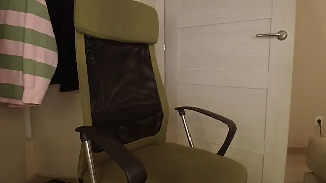 Snapshot of PeachTree chatting on April 2026 05:55:01 PM PeachTree online show from April 2026 05:55:01 PM