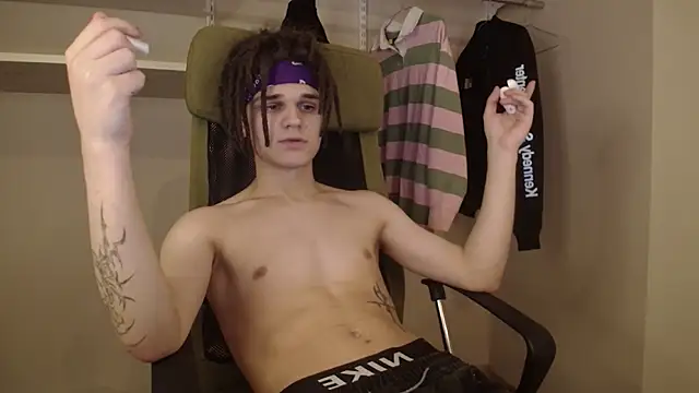 Snapshot of PeachTree chatting on April 2026 12:19:01 AM PeachTree online show from April 2026 12:19:01 AM