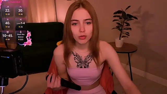 Snapshot of Bella_xBaby chatting on April 2026 01:31:01 PM Bella xBaby online show from April 2026 01:31:01 PM