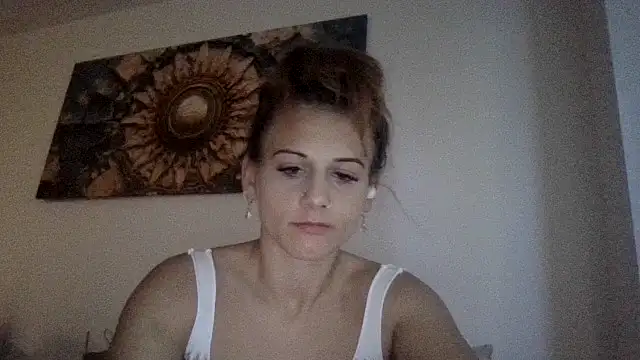 Snapshot of Bellaa25 chatting on April 2026 04:32:01 AM Bellaa25 online show from April 2026 04:32:01 AM